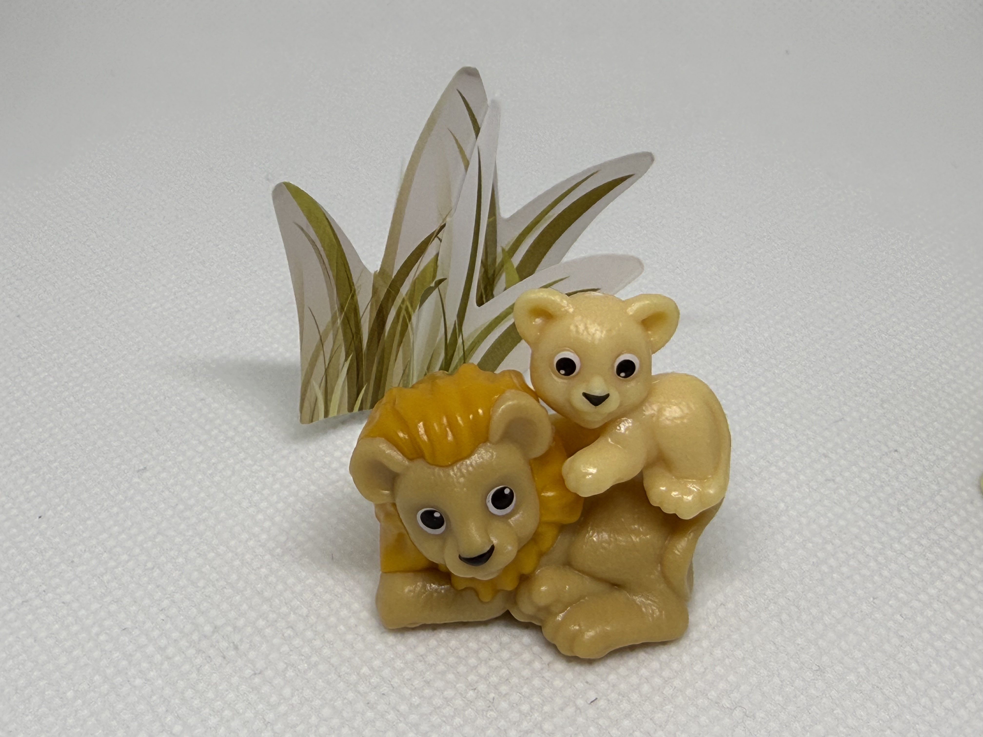 Animales con cria de monos y leones - 01